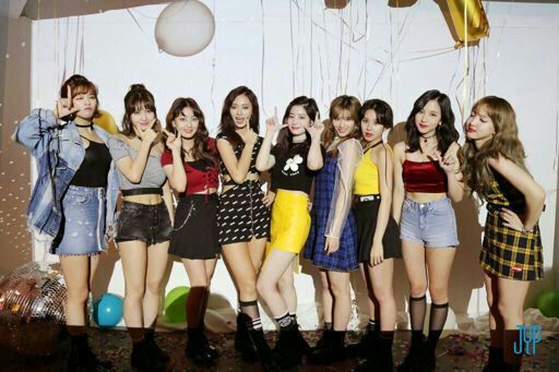 Twice Ooh Ahh Dance Mirror