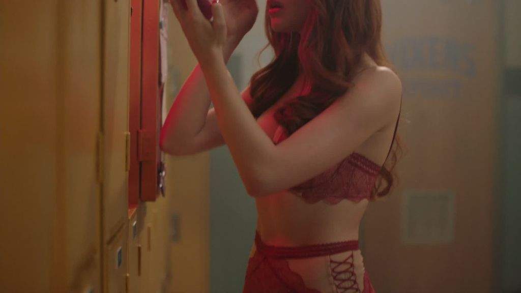 Favourite Cheryl's outfit from Season 2.
