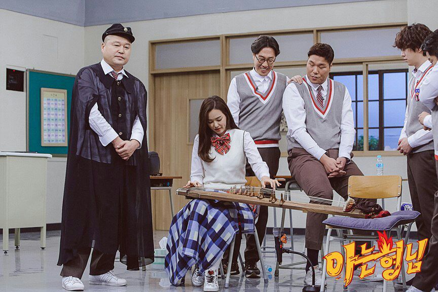 Knowing brothers 2. Всеведущие братья super Junior. Сериал всеведущие братья. Дорама всеведущие братья. Корейское шоу братья всеведущие.