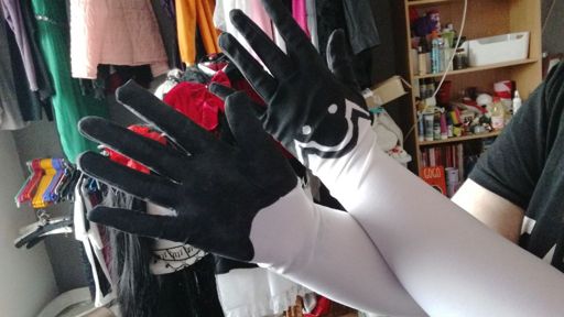 WIP 2b gloves | Cosplay Amino