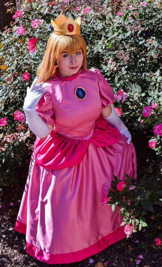 Princess Peach Cosplay | Mario Amino