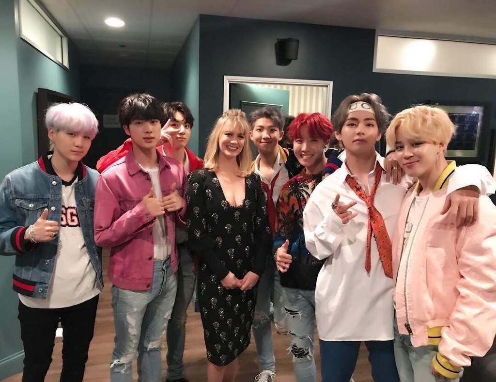 BTS MET ACTRESS JANUARY JONES ARMYs Amino