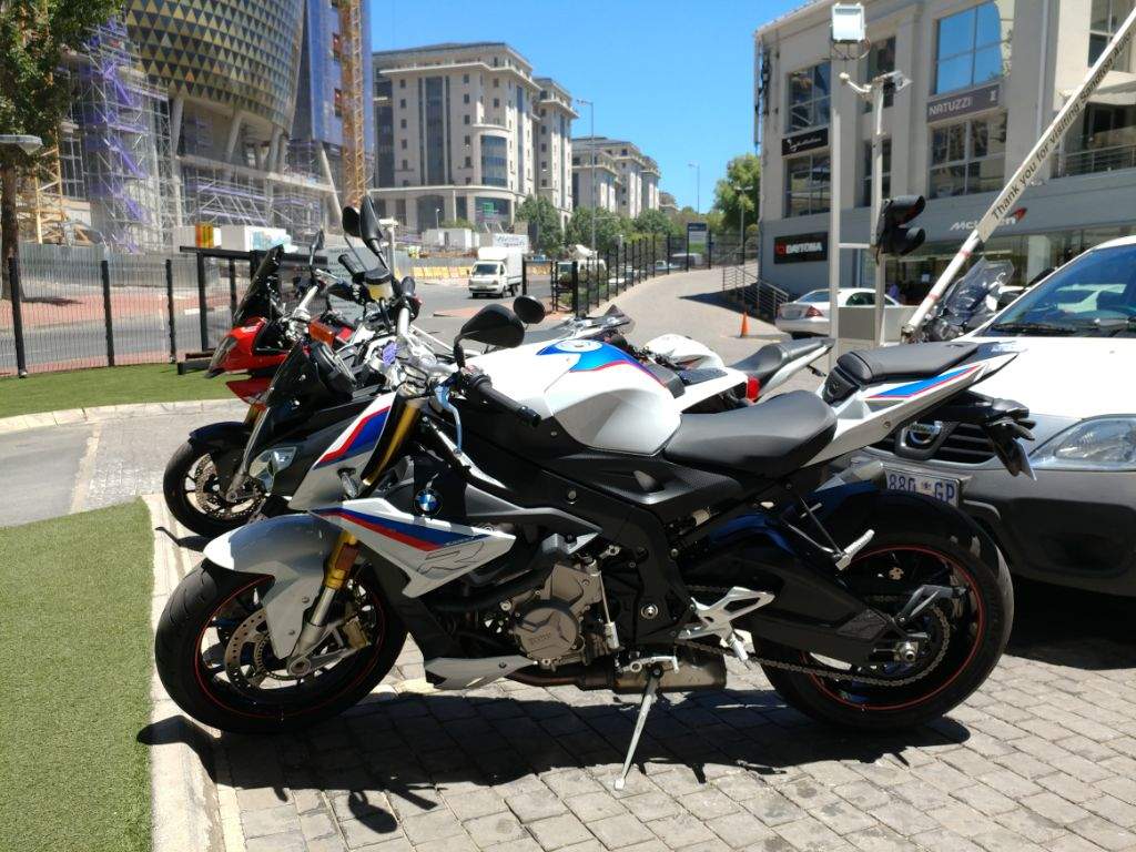 bmw s1000xr vs r1250gs