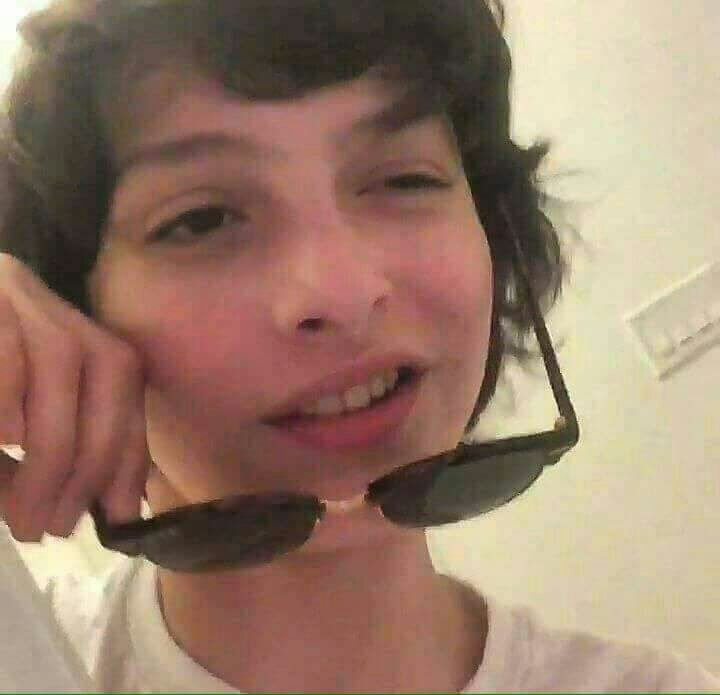 Sessão de fotos zuadas do finn wolfhard😂 | Stranger Things Amino BR Amino