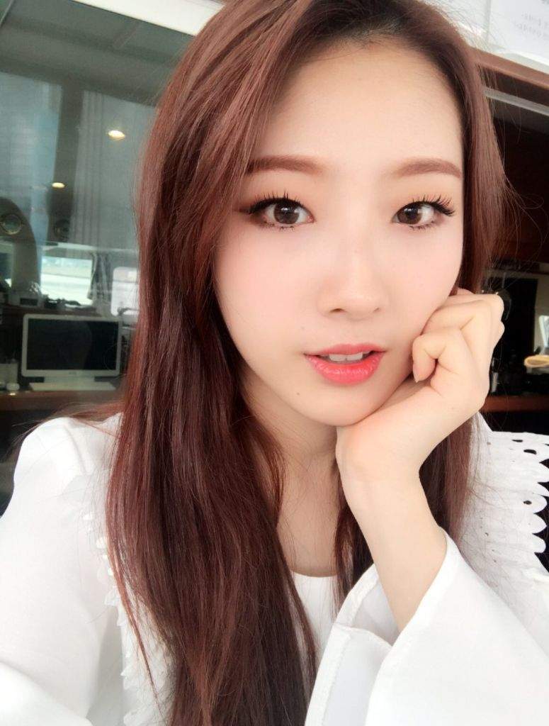 Loona selfies • Haseul • | LOOΠΔ Amino Amino