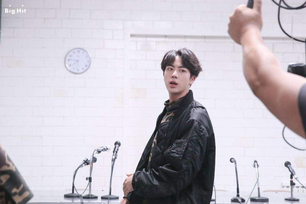 [PHOTOS] BTS BEHIND THE SCENE MIC DROP MV ARMY's Amino