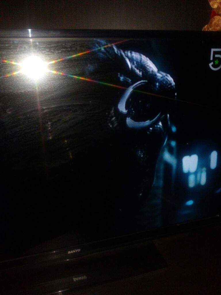 Viendo spiderman 3 en el canal 5 | •Spider Universe• Amino