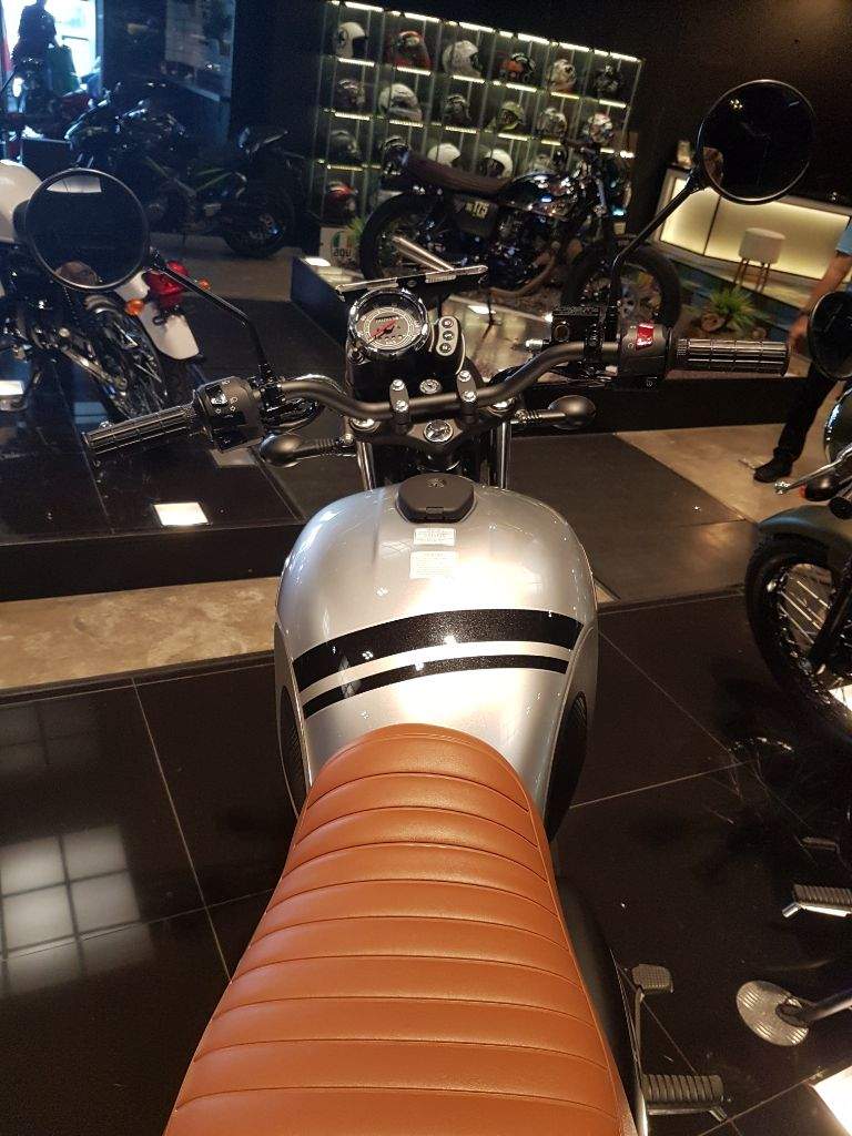 World premiere Kawasaki W 175cc in Bali, Indonesia ...