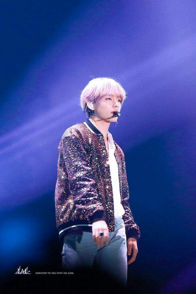 The best V's photo at THE WINGS TOUR FINAL CONCERT 171210/09/08 | ARMY ...