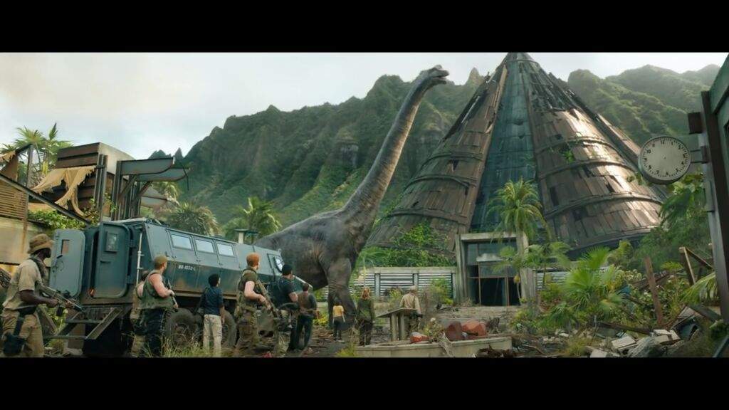 jurassic world fallen kingdom dinosaur in the tunnel