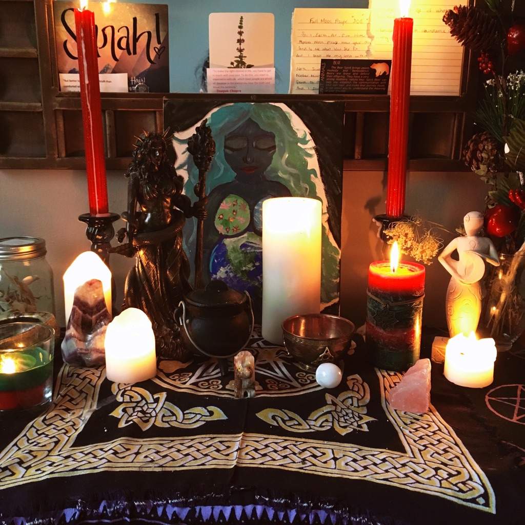 Yule Winter Solstice Altar Pagans Witches Amino