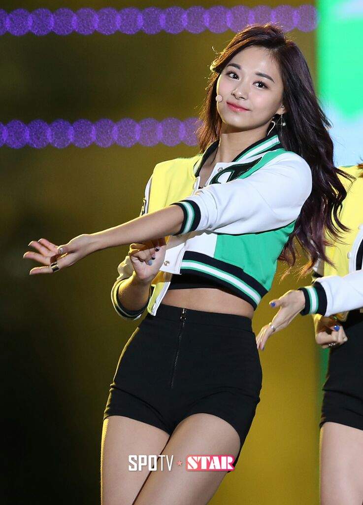 Tzuyu CHEER UP Dance Performance Shirt Styles😍 💋 | Twice (트와이스)ㅤ Amino