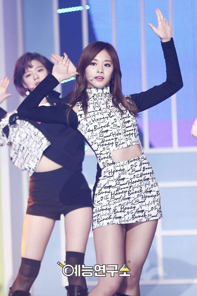 Tzuyu Knock Knock Dance Performance Shirt Styles Twice 트와이스 ㅤ Amino