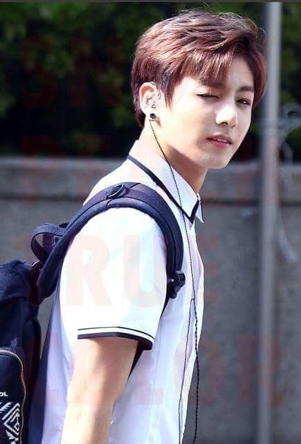 ⭐20 bias day Jungkook winking⭐ | ARMY's Amino