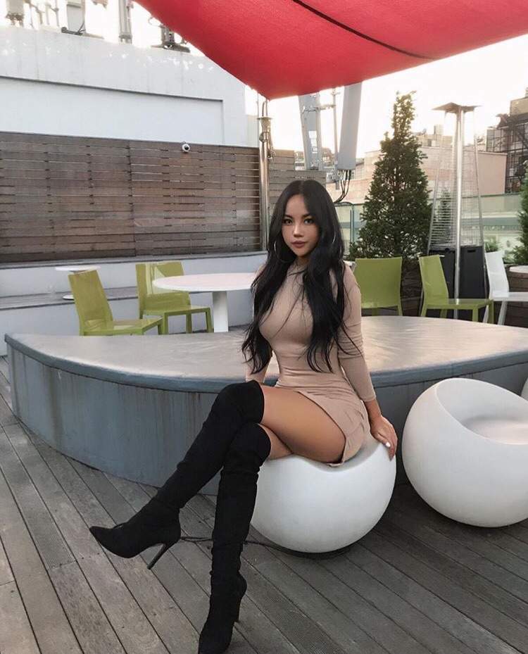 girls in long boots