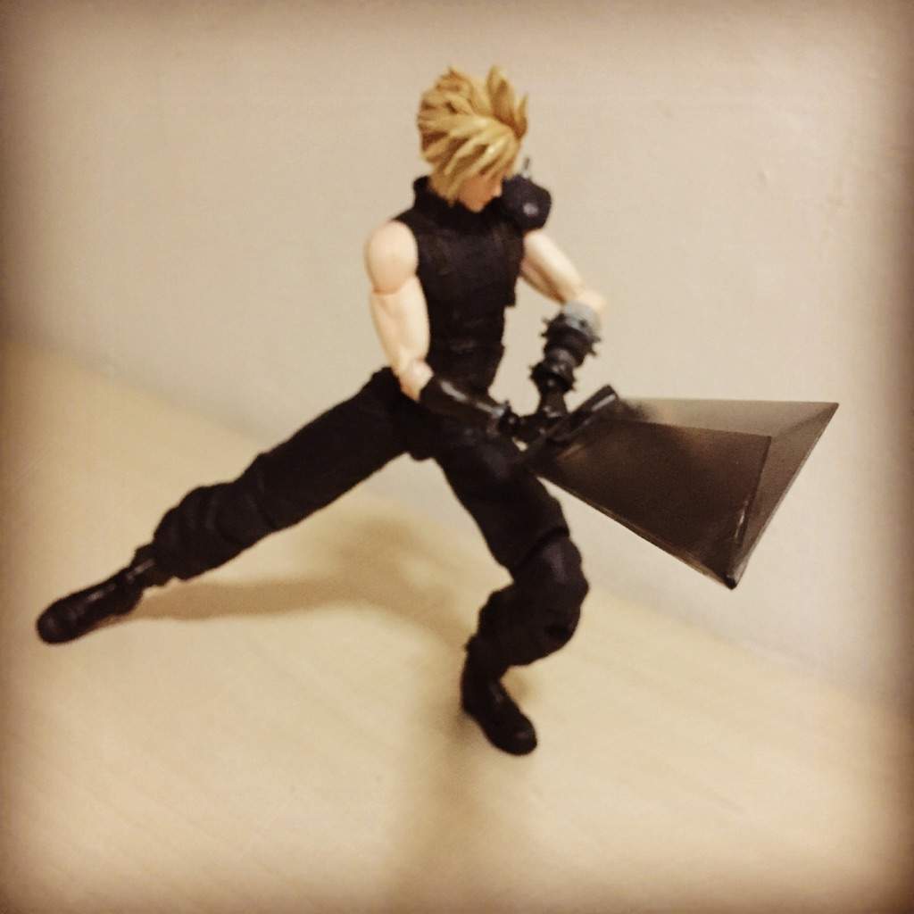 FFVII Remake Cloud Strife - sword wielding part 2 | Anime Amino