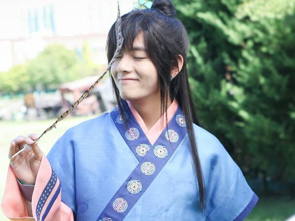 1 Year with HWARANG HAN SEONG [V] | BTS ARMY INDONESIA AMINO Amino