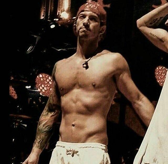 Josh Dun's Abs | Clique Amino