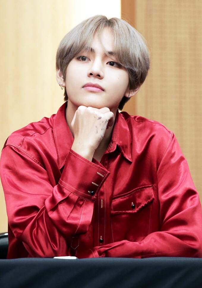 TAEHYUNG IN RED ️ | Kim Taehyung Amino