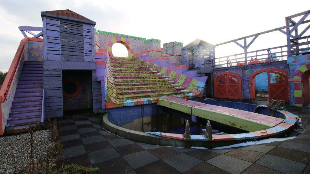 Abandoned game area used be nickelodeon game show splat a lot