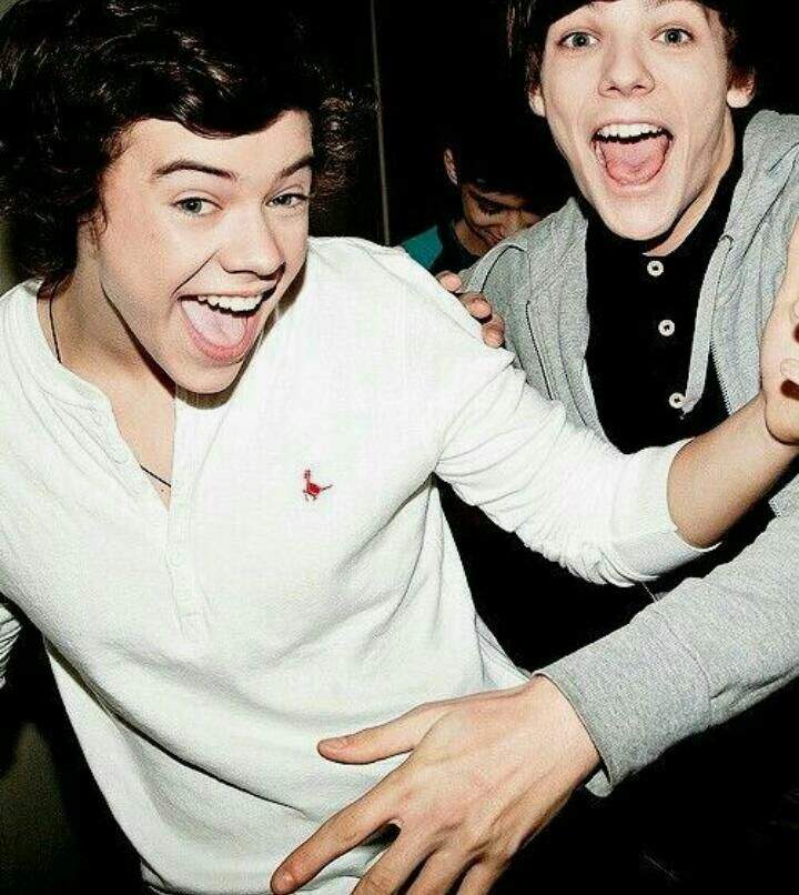 Ларри 2. Larry Stylinson fetus. Harry and Louis fetus. Фанатки one Direction. Ларри one Direction.