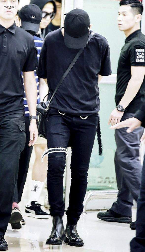 Taehyung Tight Pants Appreciation 😚 | ARMY's Amino