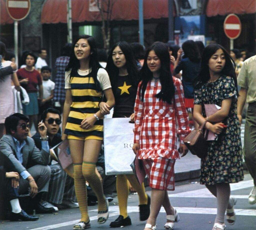 【1971 (Showa 46)Japanese Girls Fashion】 Japan