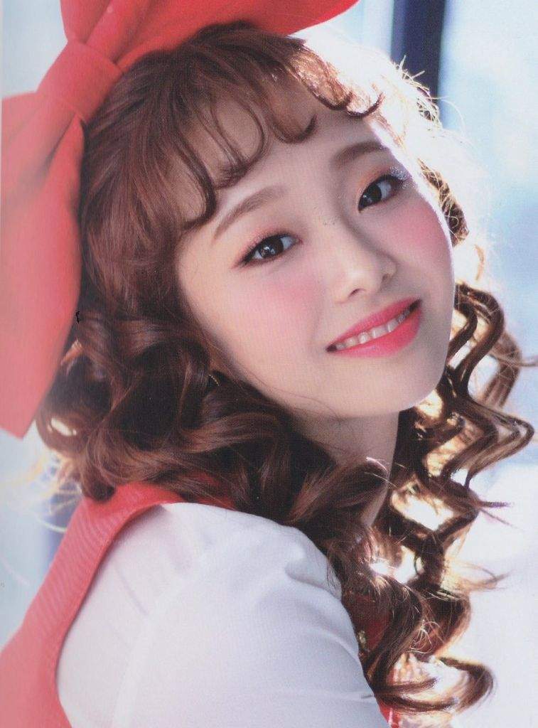 Chuu album scans (@ilovehaseul) | LOOΠΔ Amino Amino