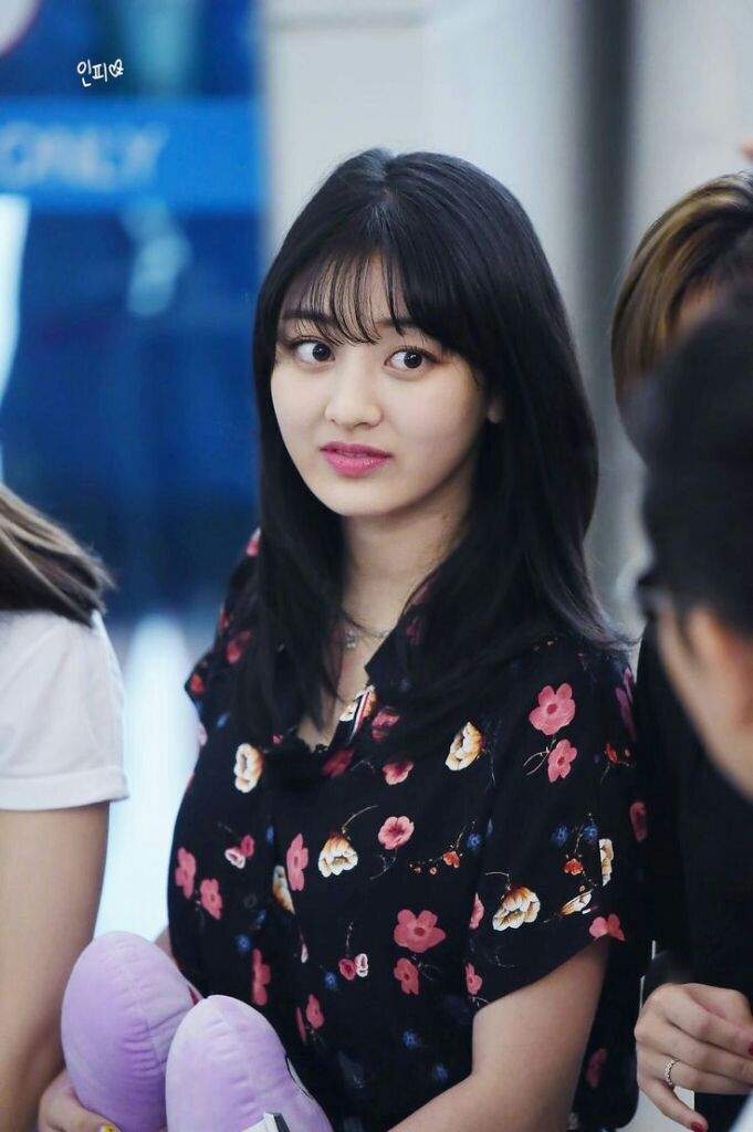 Jihyo With Black Hair • | Park Jihyo (박지효) Amino