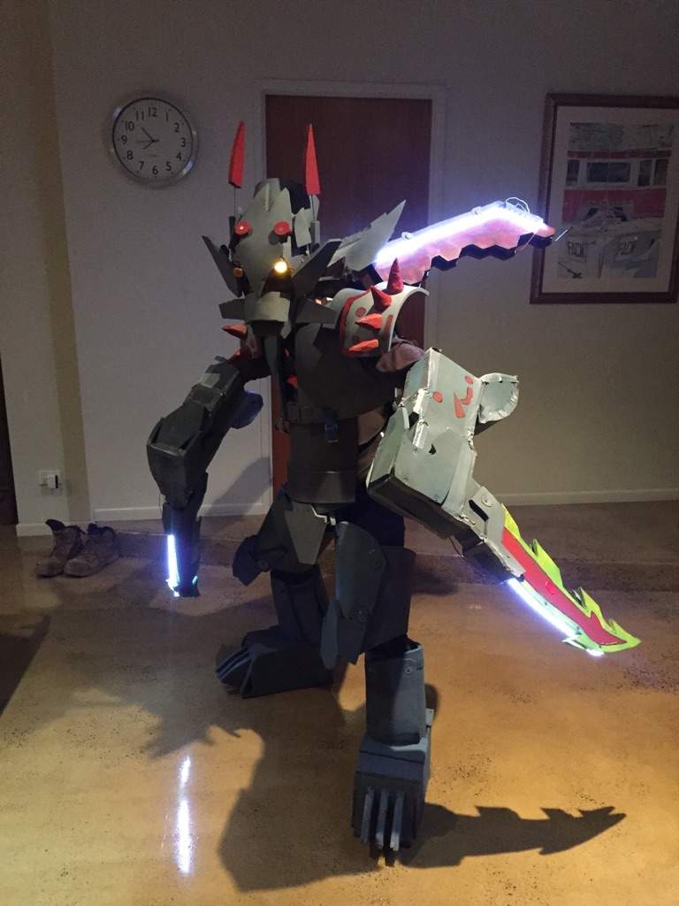 Mecha Khazix build and Shoot | Cosplay Amino