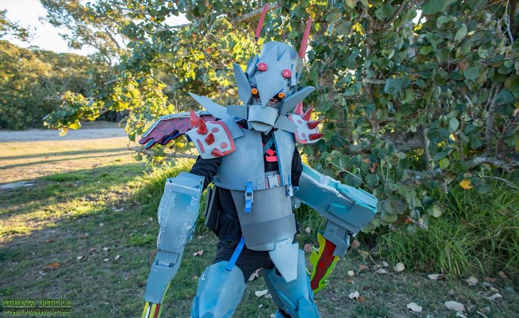 Mecha Khazix build and Shoot | Cosplay Amino