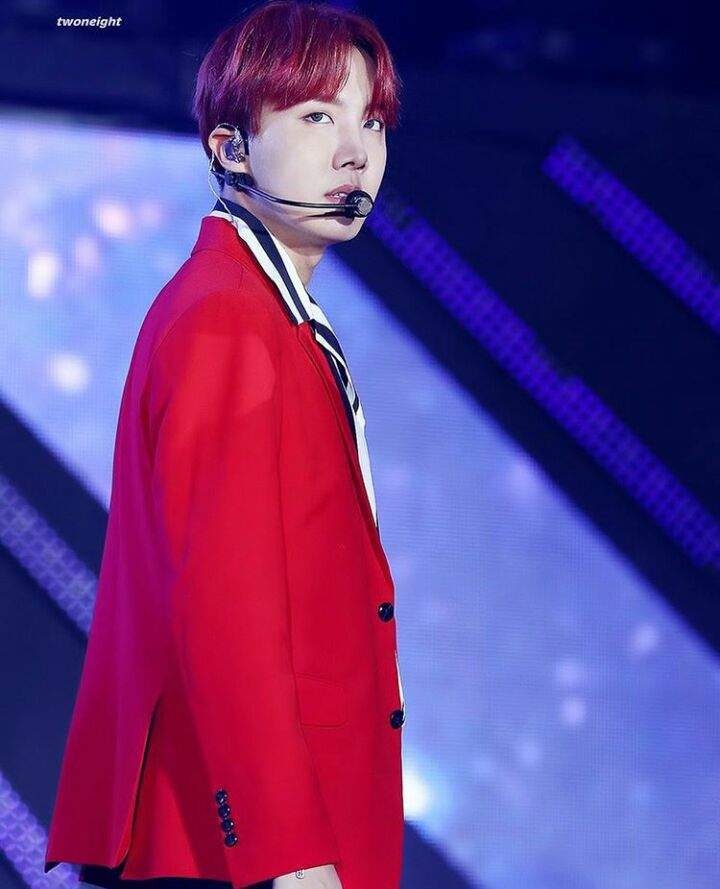 Dia 27: Jhope de rojo pelo/ropa | ARMY's Amino Amino