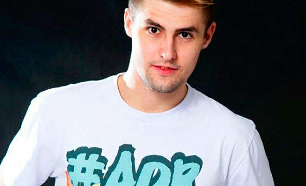 10 Fatos E Curiosidades Sobre O Youtuber Rezendeevil Youtube Pt Br Amino