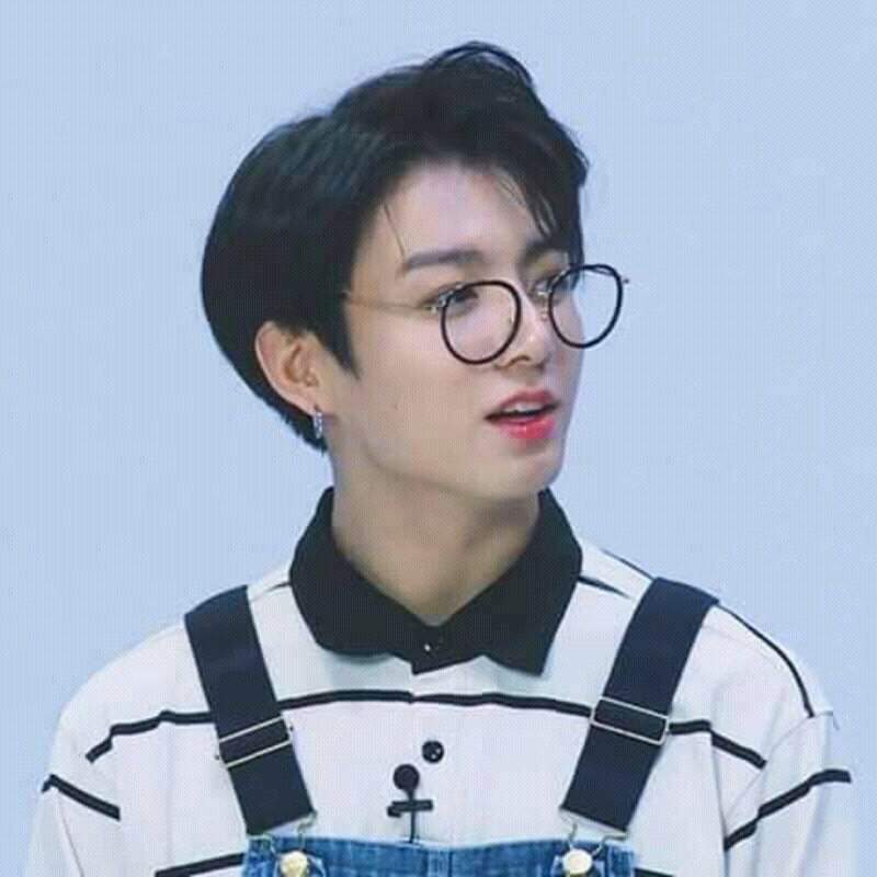 Jungkook with glasses 👓👓 | ARMY's Amino