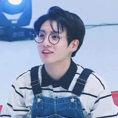 Jungkook with glasses 👓👓 | ARMY's Amino