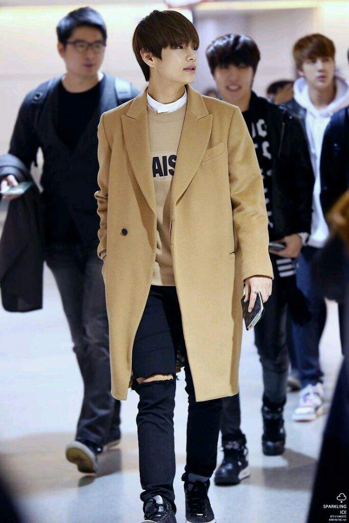 TOP 20 KIM TAE HYUNG AIRPORT FASHION | ARMY's Amino