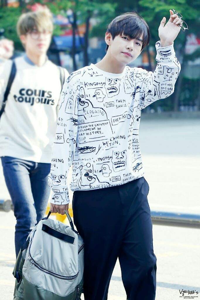 TOP 20 KIM TAE HYUNG AIRPORT FASHION | ARMY's Amino