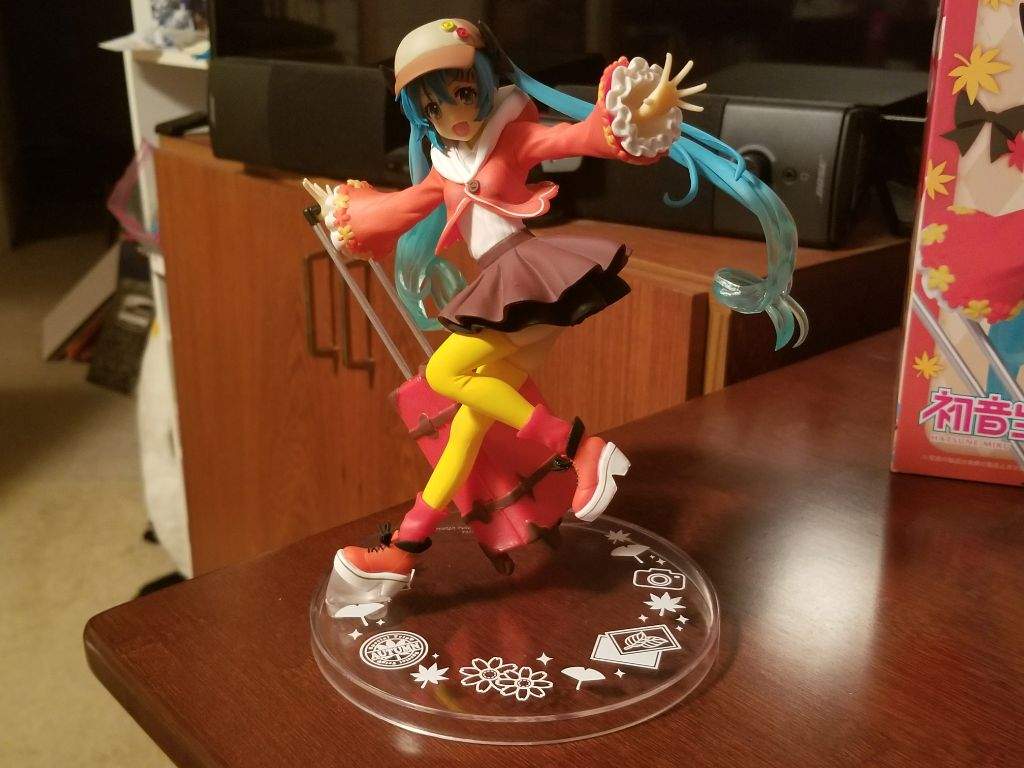 hatsune miku autumn figure