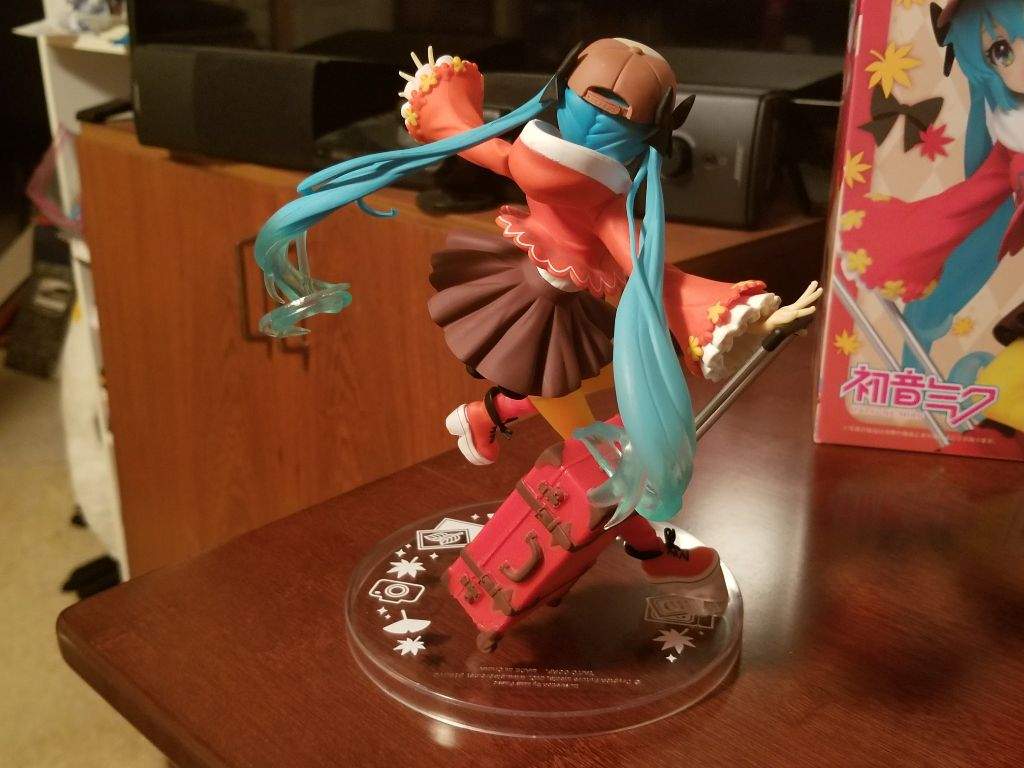 miku autumn figure