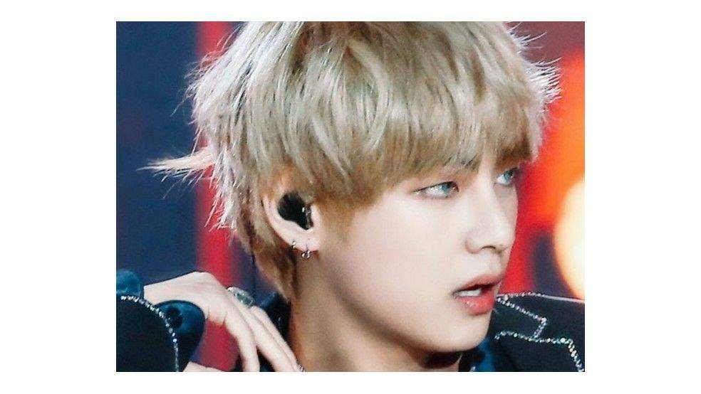 Taehyung And His Earrings Army S Amino