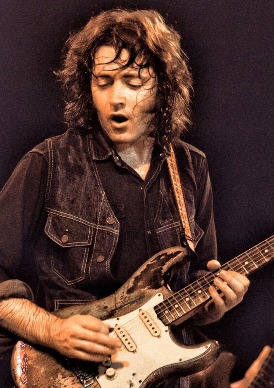 An Introduction To Rory Gallagher | Music Amino