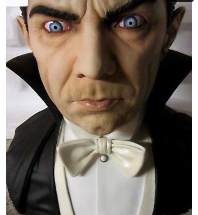 UNIVERSAL MONSTERS Dracula Bela Lugosi Life-Size Bust | Monster Facts Amino