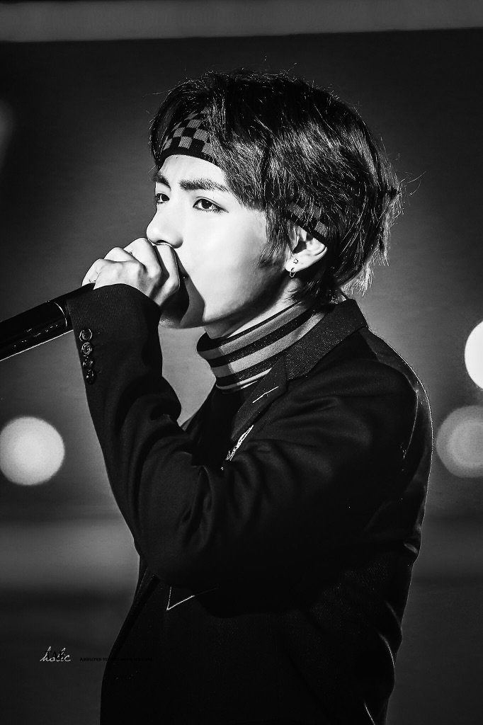 Taehyung B&W » On Stage [ Edits ] | ARMY's Amino