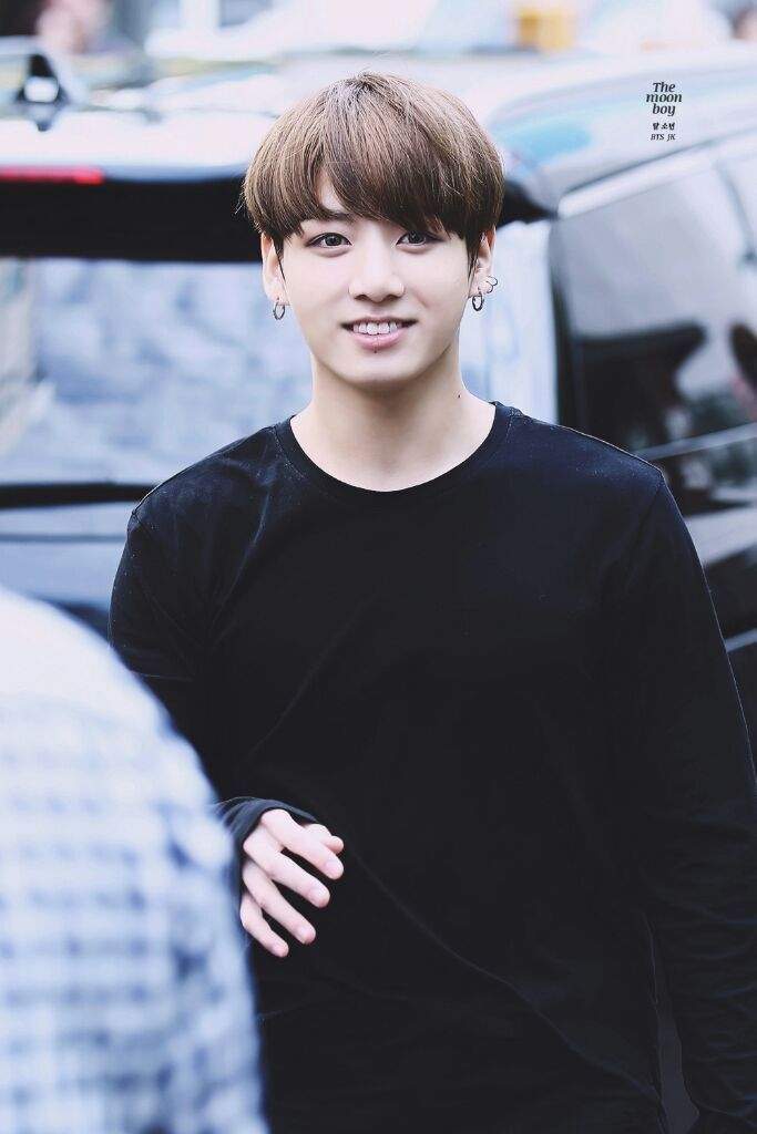 30 días con mi bias día 4. Jungkook vestido de negro | ARMY's Amino Amino