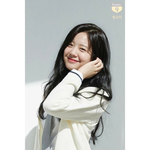 Lee Chae Young | fromis_9 (프로미스나인) Amino