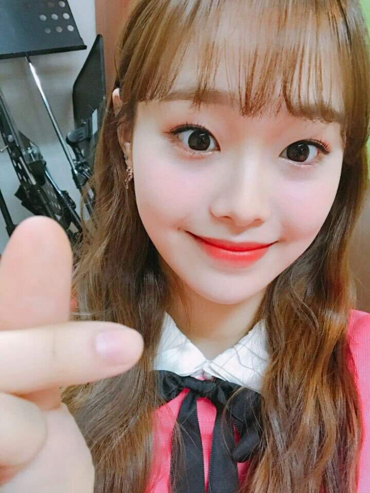 180204 LOONA SNS Update (Chuu) | LOOΠΔ Amino Amino