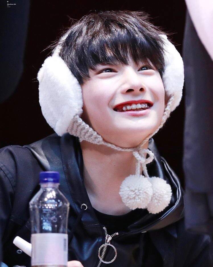 Cute Jeongin😍😍 