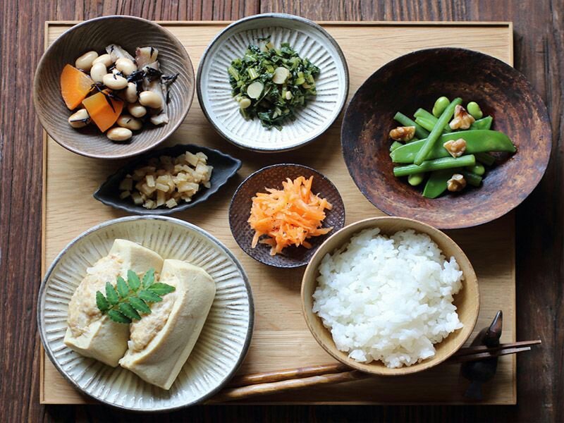 Японский стол с едой