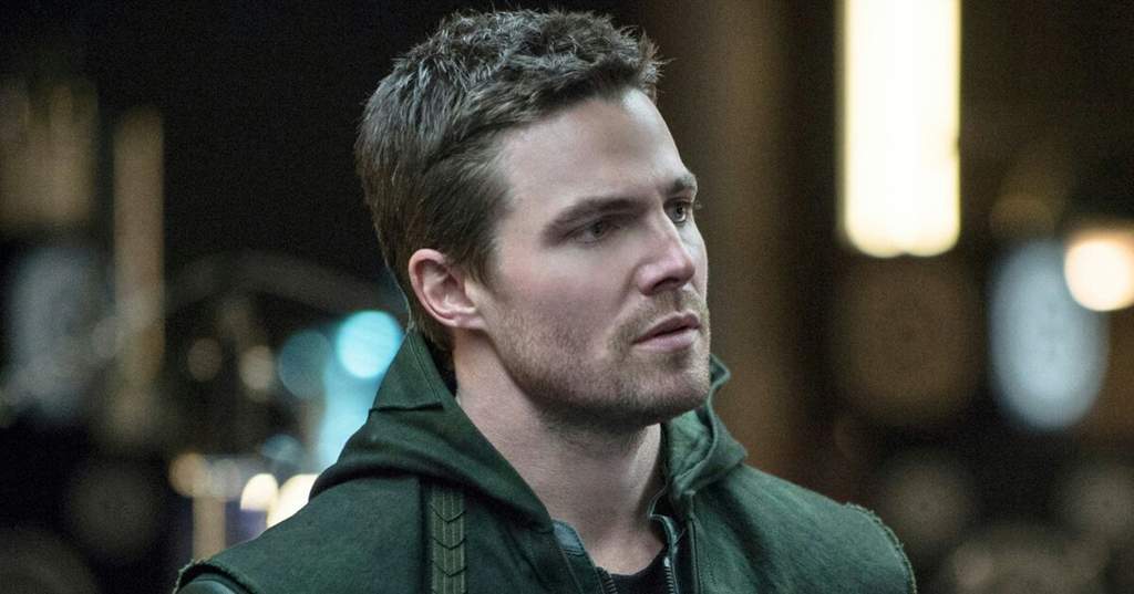 ═ ─ ─ ─ ─ ─ ─ ─ 🏹 ─ ─ ─ ─ ─ ─ ─ ═. Oliver Queen é um ex-bilionário e playb...