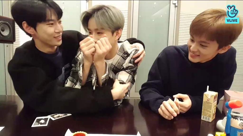V Live Jungwoo Doyoung Mark NCT (엔시티) Amino